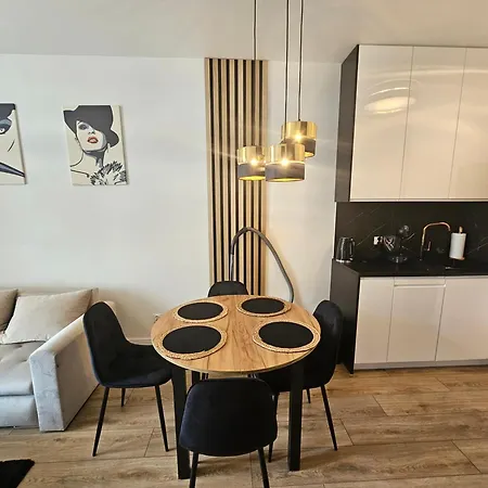 Zloty Ku Morzu, 150 M Od Plazy Ustronie Morskie, Podgrzewany Basen, Prywatny Parking, Klimatyzacja, Duzy Balkon Apartmán *